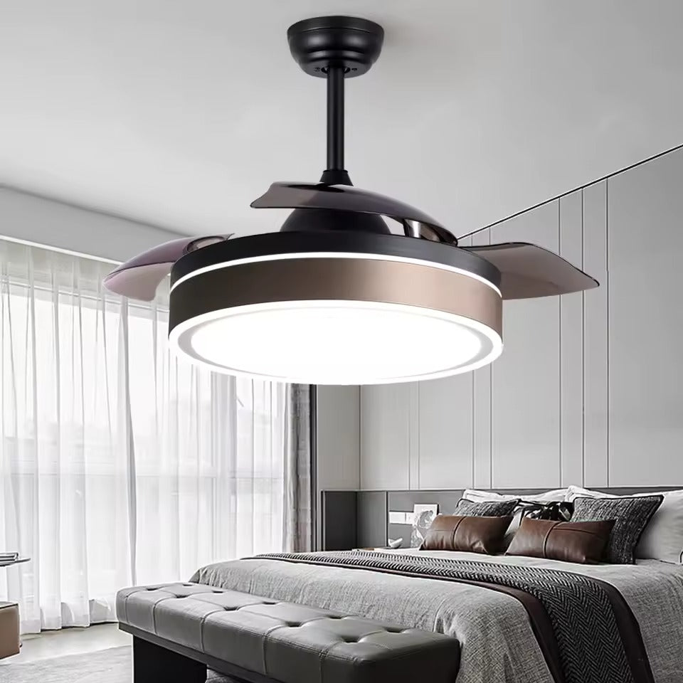 Fanair en versión negra en un dormitorio elegante